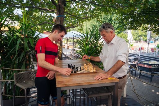 Vorschau Bild von Dragnev und Vizekanzler Werner Kogler beim Schach.