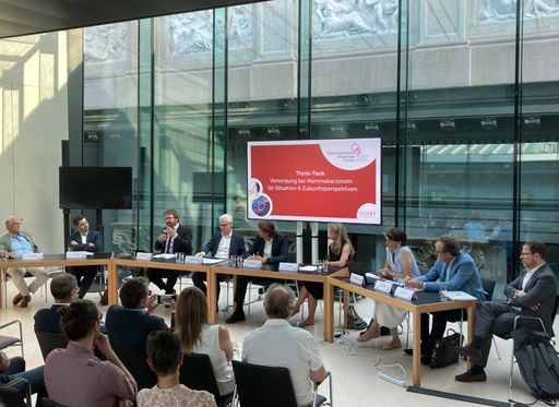 Am 4. September 2024 trafen sich medizinische Fachexpert:innen
aus ganz Österreich und Vertreter:innen unterschiedlicher
Institutionen im Gesundheitswesen zur Auftaktveranstaltung des
Österreichischen Onkologie Forums (ÖOF) im Kelsen im Parlament.