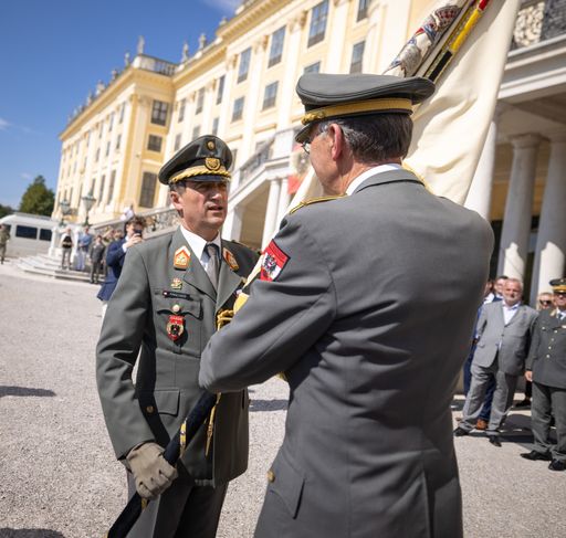 Federal Army: Defense Minister at the handover of command of the Guard