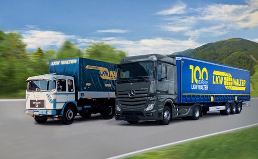  Die Jubiläumstrailer von LKW WALTER im Einsatz.