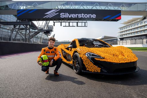  Lando Norris vor dem Big Build des McLaren P1 Supersportwagens /
Weiterer Text über ots und www.presseportal.de/nr/65052 / Die
Verwendung dieses Bildes für redaktionelle Zwecke ist unter
Beachtung aller mitgeteilten Nutzungsbedingungen zulässig und dann
auch honorarfrei. Veröffentlichung ausschließlich mit
Bildrechte-Hinweis.