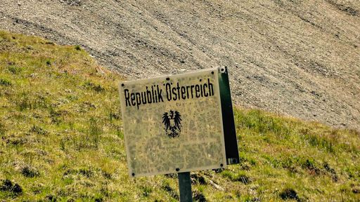    Mountainbike Route an der Grenze zur Schweiz
