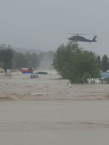 Rescue of people by emergency services by the Federal Army in floods