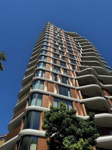 Vorschau Bild von Ein Hauch von Luxus! - Die Fassade des Triptych Bankside
schimmert bei jedem Wetter in London und bietet einen Ort für
luxuriöses Wohnen. Die IGP Pulvertechnik hat ganze Arbeit geleistet.