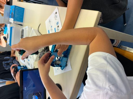 Vorschau Bild von Das MINT-Mobil wird vor Ort sein, wo Kinder und Jugendliche
experimentieren können.