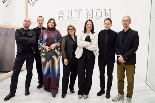 https://www.apa-fotoservice.at/galerie/38111 Gestern Abend,
17.9.2024, stand das MAK ganz im Zeichen der Vitalität und des
Reichtums des österreichischen Produktdesigns. Kunst- und
Kulturstaatssekretärin Andrea Mayer eröffnete gemeinsam mit MAK
Generaldirektorin Lilli Hollein und dem Kurator*innenteam Georg
Schnitzer und Peter Umgeher (Vandasye), Sebastian Hackenschmidt
(Kustode MAK Sammlung Möbel und Holzarbeiten) und Marlies Wirth
(Kuratorin Digitale Kultur, Kustodin MAK Sammlung Design) die
Ausstellung "AUT NOW. 100 × Österreichisches Design für das 21.
Jahrhundert".