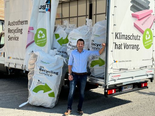 Vorschau Bild von Recyclingengagement im Bereich Nachhaltigkeit. Für Heimo Pascher,
Geschäftsführung Austrotherm Gruppe, zählen Umweltschutzlösungen
mehr als leere Worte zur Nachhaltigkeit.