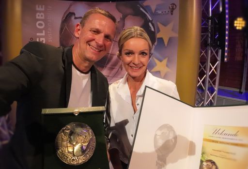  Christian & Kerstin Grünbart mit dem Energy Globe