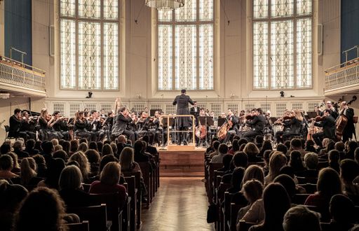 Am 27. September 2024 lädt das Orchester nun anlässlich des 200.
Geburtstages von Anton Bruckner zu einem Konzert ins Wiener
Konzerthaus.