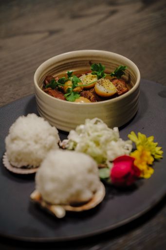 Vorschau Bild von Thit Kho Tau: Geschmortes Bio-Schwein / Wachteleier / Jasminreis