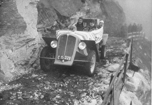 Vorschau Bild von Pionierfahrt über die Alpen vor 90 Jahren: erste Alpenüberquerung
auf der noch unfertigen Großglockner Hochalpenstraße