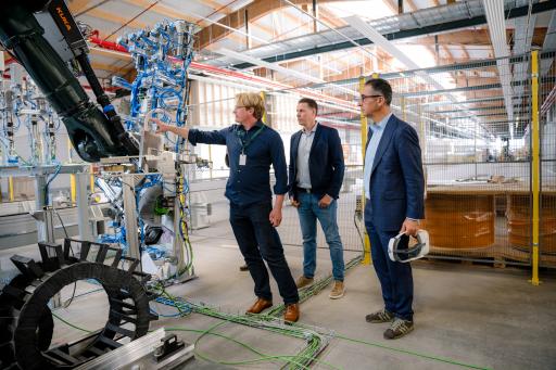 Agriculture Minister Özdemir visits GROPYUS’ Smart Factory in Richen in Baden-Württemberg