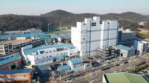 Am 23. September 2024 unterzeichneten AT&S und das italienische
Unternehmen SO.MA.CI.S. S.p.A. einen Vertrag zum Verkauf der AT&S
Korea CO., LTD. und damit des AT&S-Werks in Ansan, Südkorea. Der
Kaufpreis (Equity Value) beläuft sich auf etwa 405 Millionen Euro.