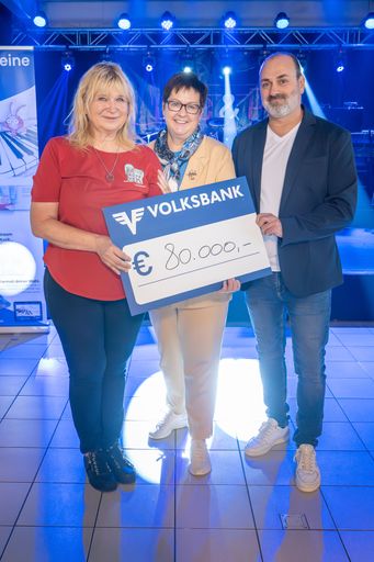 Bild 01: v. l.: Obfrau Andrea Keglovits-Ackerer, Vorstand VB Ost
Verwaltung eG Elisabeth Fritz-Fraisl, Filialleiter VOLKSBANK WIEN AG
für Schwechat und Gramatneusiedl Günther Kastner