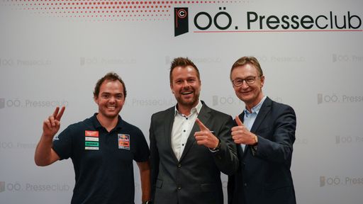 Vorschau Bild von Bild 3. von li. nach re.: Matthias Walkner (österreichischer
Motorrad Rallye Fahrer, Geschäftsführer Ing. Christoph Hofstadler,
MBA / Dr. Franz Tauber (WKO Leiter Bezirksstelle Urfahr-Umgebung)