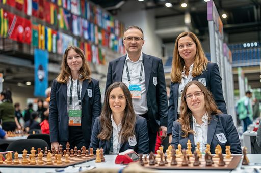 Vorschau Bild von Österreichs Frauen-Team bei der Schach-Olympiade in Budapest.