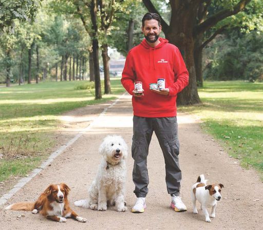  Royal_Canin_Size_Health_Nutrition_Hunde Bode(l.), Emma und
Sludi(r.) mit Moderator_Matthias Killing / Weiterer Text über ots
und www.presseportal.de/nr/176449 / Die Verwendung dieses Bildes für
redaktionelle Zwecke ist unter Beachtung aller mitgeteilten
Nutzungsbedingungen zulässig und dann auch honorarfrei.
Veröffentlichung ausschließlich mit Bildrechte-Hinweis.