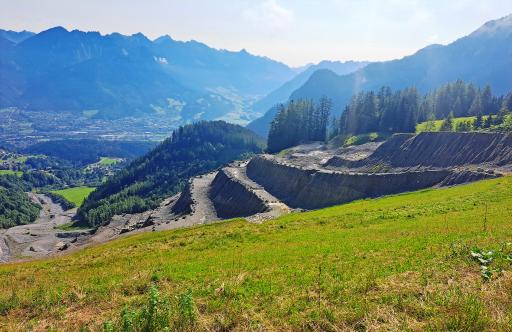  Österreichs Steinbrüche sowie Sand- und Kiesgruben versorgen das
Land auf kurzen Transportwegen mit wichtigen mineralischen
Rohstoffen