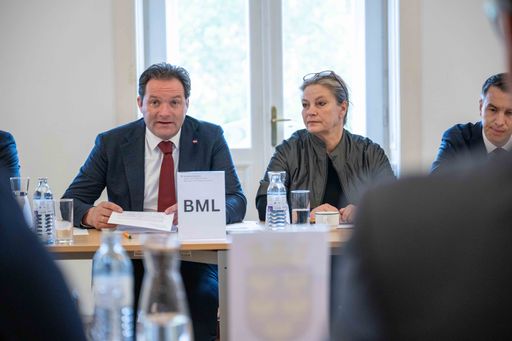Vorschau Bild von 80 Mio. Euro für Sanierung der Dämme und Akutschäden an
Wasser-Infrastruktur, 1 Mrd. Euro bis 2027 für Hochwasserschutz