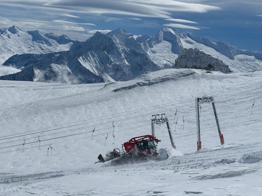  Am Hintertuxer Gletscher herrschen beste Bedingungen. 17
geöffnete Pistenkilometer warten auf Skifahrerinnen und Skifahrer.