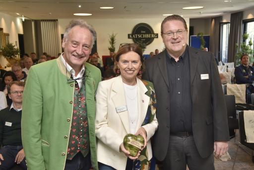  Klimaberg Geschäftsführer Wolfgang Hinteregger und Anton
Aschbacher mit Staatssekretärin Susanne Kraus Winkler