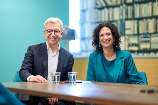 Generaldirektor Michaela Höllerer und Geschäftsleiterin Claudia
Süssenbacher.