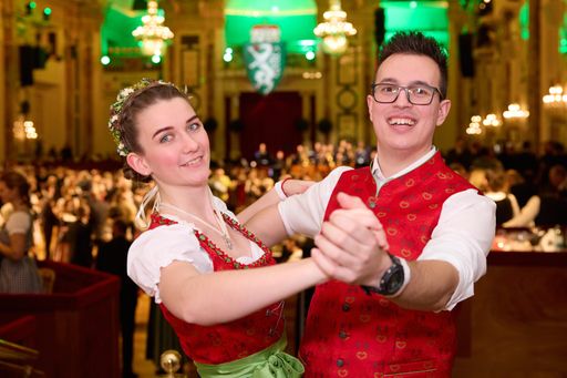 Die Frühbucher-Aktion für den Steirerball 2025 läuft nur noch
neun Tage - bis 10. Oktober 2024 gibt es ermäßigte Karten um nur 98
Euro auf www.steirerball.com.