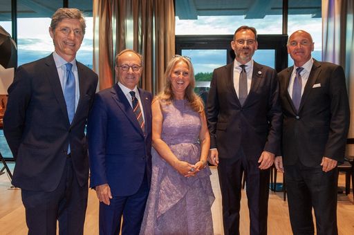  Vlnr: Stefano Venier, CEO Snam S.p.A., Giovanni Pugliese, Italian
Ambassador, Brigitte Straka-Lang und Daniele Gamba, Geschäftsleitung
TAG GmbH, Peter F. Kollmann, CFO und stv. Vorsitzender des Vorstands
der VERBUND AG