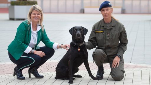  Verteidigungsministerin Klaudia Tanner im Militärhundezentrum in
Kaisersteinbruch