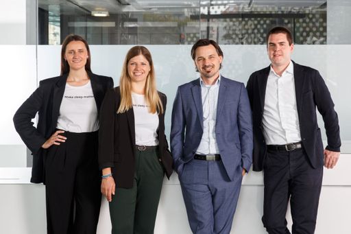 Vorschau Bild von Im Bild v. l. n. r.: Die MATR-Gründerinnen Michaela Stephen und
Verena Judmayer mit Christoph Zipko, Senior Venture & Business Model
Manager bei Greiner Innoventures und Philipp Kranewitter, Senior
Expert Innovation Manager bei Greiner Innoventures.