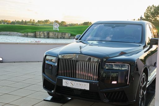 Vorschau Bild von Der Rolls-Royce Cullinan Series II präsentiert von Michael
Schmidt und Schmidt Premium Cars im Golfclub Fontana am 26.
September.