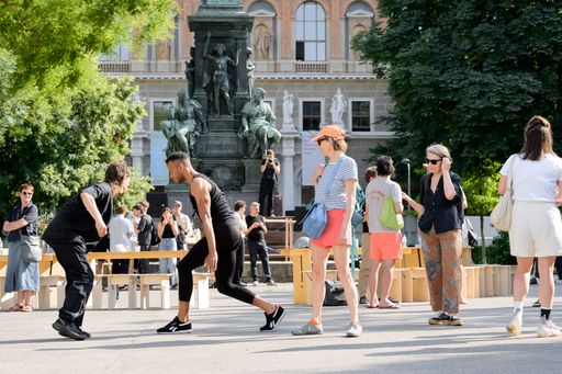 Platz nehmen #2: Parliament of Delicacies, Performance Luiza
Furtado, 25.06.2024