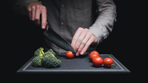 Vorschau Bild von pro planche classic - das Schneidbrett wird aus über 66 Lagen
Papier hergestellt und vereint die positiven Eigenschaften von
Schneidbrettern aus Holz und Kunststoff.