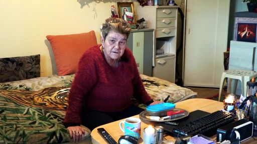 Vorschau Bild von Regina bleibt durch ihre Privatinsolvenz kaum Geld zum Leben.
Doch eine unerwartete Mieterhöhung könnte sie nun auch noch ihre
Wohnung kosten. / Weiterer Text über ots und
www.presseportal.de/nr/6605 / Die Verwendung dieses Bildes für
redaktionelle Zwecke ist unter Beachtung aller mitgeteilten
Nutzungsbedingungen zulässig und dann auch honorarfrei.
Veröffentlichung ausschließlich mit Bildrechte-Hinweis.