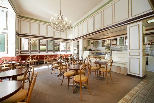 Vorschau Bild von Die Conditorei Sluka am Wiener Rathausplatz bietet ein
einzigartiges Ambiente unter den Arkaden - Innenräume und Gastgarten
ermöglichen Veranstaltungen sowohl im Winter als auch im Sommer.