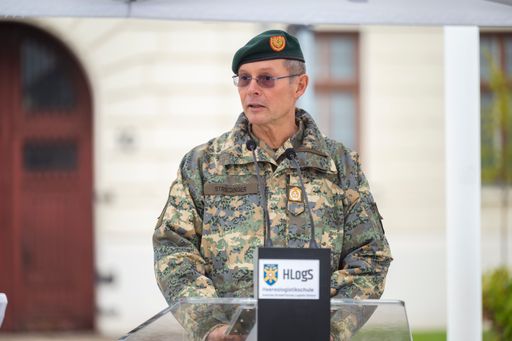 Generalstabschef General Rudolf Striedinger war der militärisch
Höchstanwesende.