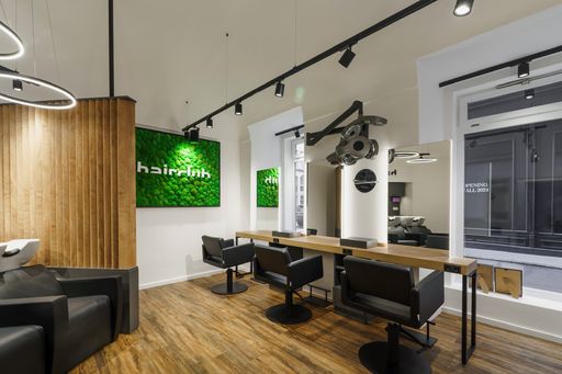  Blick auf das neue Interieur des Hairclubs.