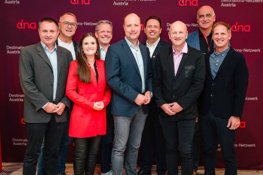 Das wiedergewählte Präsidium des Destinations-Netzwerks Austria
stelle sich am BÖTM-Top-Seminar den Teilnehmenden vor.