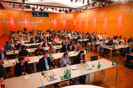 Vorschau Bild von Über 180 Touristiker*innen nahmen am BÖTM-Top-Seminar 2024 teil,
bei dem es um Kooperationen ging.