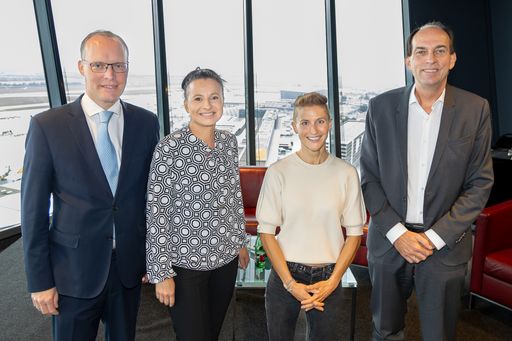  v. l., stehend: Alexander Biach (Generaldirektor der Sozialversicherungsanstalt der Selbständigen), Johanna Klösch (Arbeits- und Organisationspsychologin bei der AK Wien), Eva Pinkelnig (Skispringerin und ausgebildete Erzieherin), Christian Horak (Partner EY Parthenon)