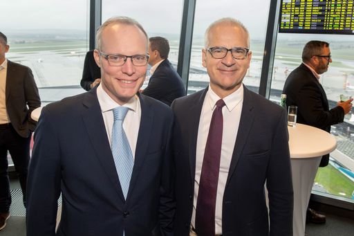 Vorschau Bild von Bild 03, v. l.: Alexander Biach (Generaldirektor der
Sozialversicherungsanstalt der Selbständigen), Wolfgang Layr
(VOLKSBANK WIEN AG)