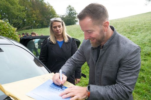 Vorschau Bild von Alexander Stock, Präsident des FMK bei der Vorbereitung zur
Mastwidmung