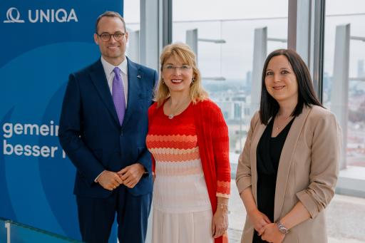 (v.l.n.r.) René Knapp (Vorstand für Personenversicherung bei
UNIQA Insurance Group AG), Univ. Prof. Bettina Fuhrmann (Leiterin
des Instituts für Wirtschaftspädagogik, Gründerin und Leiterin des
Zentrums für Finanzbildung an der Wirtschaftsuniversität Wien) und
Martina Oberrauch (Studienleiterin & Senior Research Consultant bei
Reppublika Research & Analytics) präsentieren die Ergebnisse der
UNIQA Finanzvorsorge-Studie, die 2024 einen Schwerpunkt auf das
Thema „Erwachsen werden“ legt.