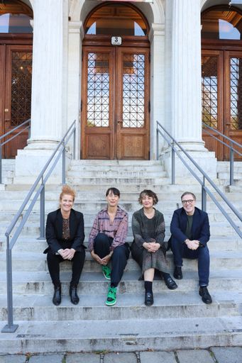  Vizerektorin Ingeborg Erhart, Ivet Ćurlin und Nataša Ilić / WHW,
Rektor Johan Hartle (v.l.n.r.)