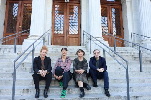 Vorschau Bild von Vizerektorin Ingeborg Erhart, Ivet Ćurlin und Nataša Ilić / WHW,
Rektor Johan Hartle (v.l.n.r.)