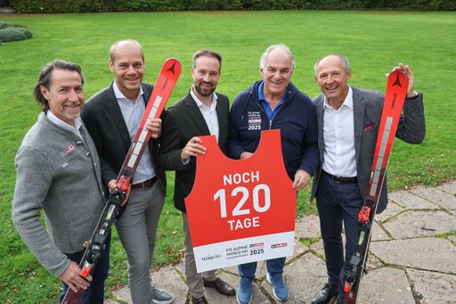  Nur noch 120 Tage bis zur Ski-WM in Saalbach. Im Bild v.l.:
Wolfgang Quas (Marketingleitung TVB Saalbach Hinterglemm),
Ski-Weltmeister Michael Walchhofer, Landeshauptmann-Stellvertreter
Stefan Schnöll, Bartl Gensbichler (WM-Sportchef) und Leo
Bauernberger (Geschäftsführer SalzburgerLand Tourismus).