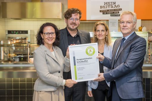 Vorschau Bild von Urkundenüberreichnung "Ausgezeichnetes Schulbuffet"