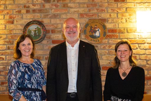 Vorschau Bild von Mag. Regina Rajecky leite gemeinsam mit Mag.a Elke Gruber-Weiss
den Psychologischen Dienst der Häuser zum Leben. Mitte: Heinz Stieb,
Bereichsleiter Bereich Pflege und Interdisziplinäre Betreuung der
Häuser zum Leben.