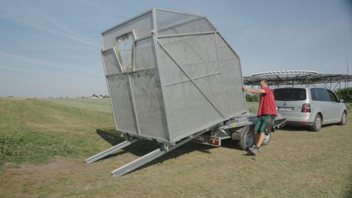  Der Transporter erleichtert dem Feldbau-Team durch seine
elektrische Hydraulikpumpe und andere Spezifikationen die Arbeit. /
Weiterer Text über ots und www.presseportal.de/nr/176843 / Die
Verwendung dieses Bildes für redaktionelle Zwecke ist unter
Beachtung aller mitgeteilten Nutzungsbedingungen zulässig und dann
auch honorarfrei. Veröffentlichung ausschließlich mit
Bildrechte-Hinweis.