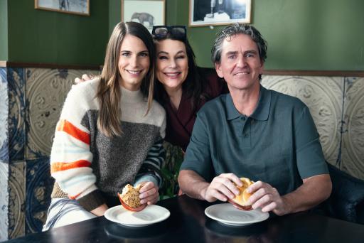 Vorschau Bild von REITER geht Kooperation mit Skifahrerin Mirjam Puchner ein. Die
traditionsreiche Innviertler Wurstmanufaktur REITER, bekannt für
ihre qualitativ hochwertigen Wurstwaren, freut sich, die
Zusammenarbeit mit der Skifahrerin Mirjam Puchner bekannt zu geben.